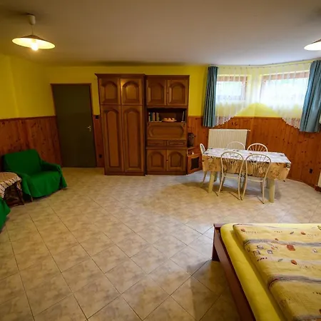 Gasthof Huszar Vendeghaz *