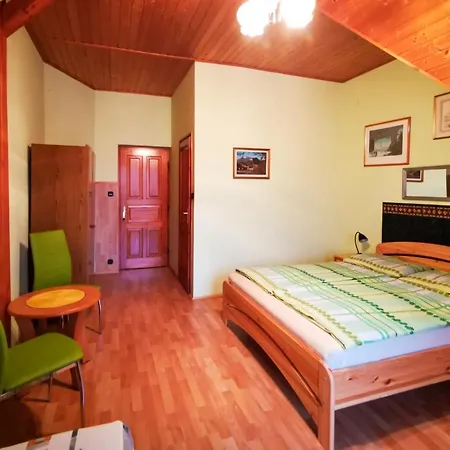 Guest house Huszar Vendeghaz