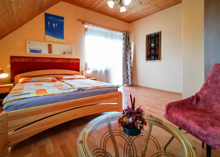Guest house Huszar Vendeghaz *