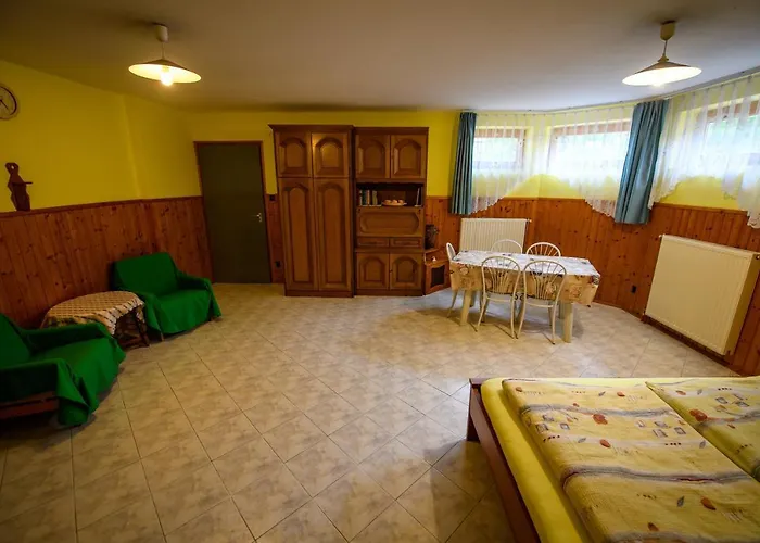 Guest house Huszar Vendeghaz *