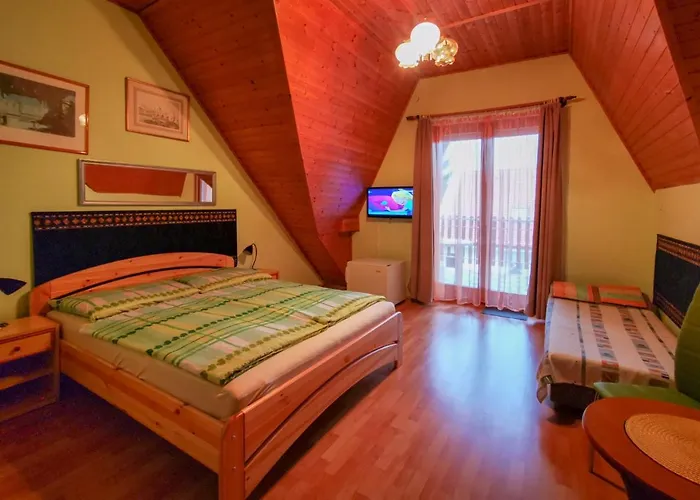 Guest house Huszar Vendeghaz *