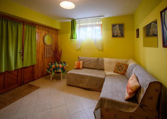 Guest house Huszar Vendeghaz