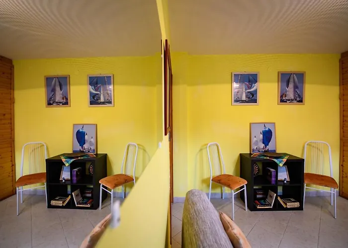 Pensiune Huszar Vendeghaz *