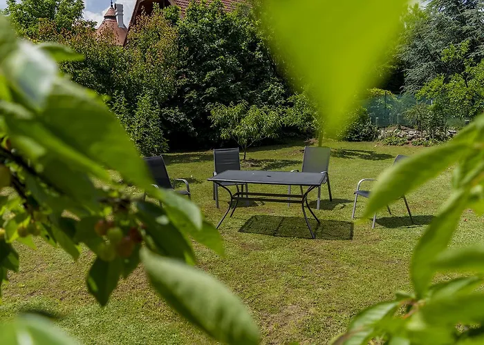 Huszar Vendeghaz * Balatonfüred