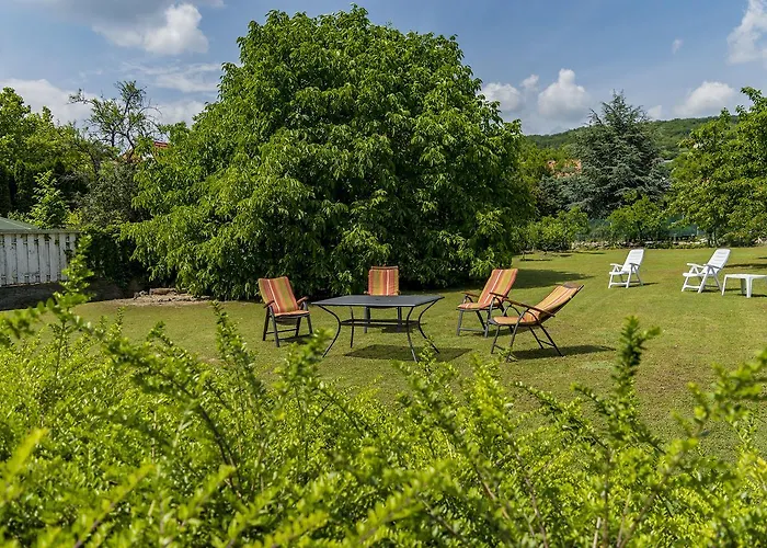 Huszar Vendeghaz * Balatonfüred